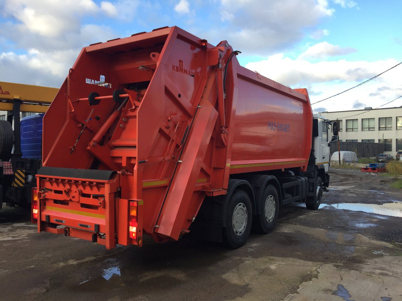 Мусоровоз с задней загрузкой и портальным погрузчиком КО-427-090 на шасси МАЗ - Мусоровоз: фото 2 Мусоровоз с задней загрузкой и портальным погрузчиком КО-427-090 на шасси МАЗ - Мусоровоз: фото 2