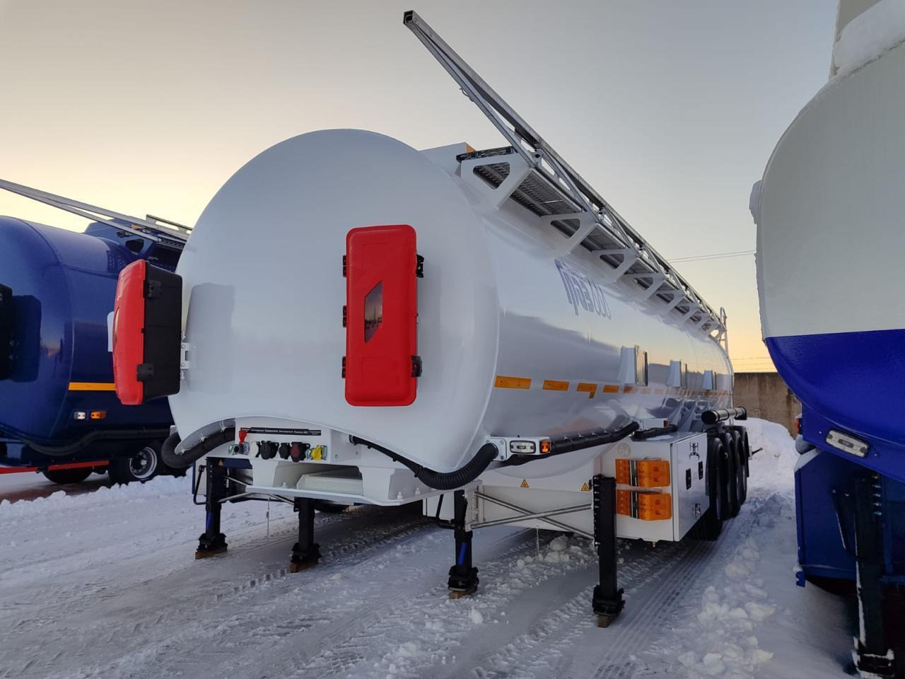 Полуприцеп-бензовоз ГРАЗ-94315 - Полуприцеп-цистерна: фото 4 Полуприцеп-бензовоз ГРАЗ-94315 - Полуприцеп-цистерна: фото 4