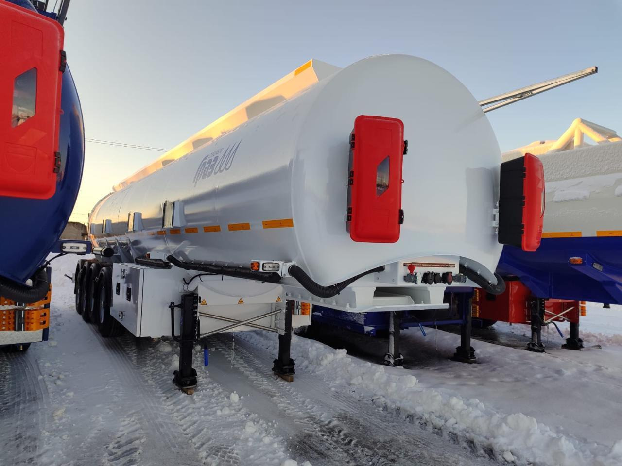 Полуприцеп-бензовоз ГРАЗ-94315 - Полуприцеп-цистерна: фото 3 Полуприцеп-бензовоз ГРАЗ-94315 - Полуприцеп-цистерна: фото 3