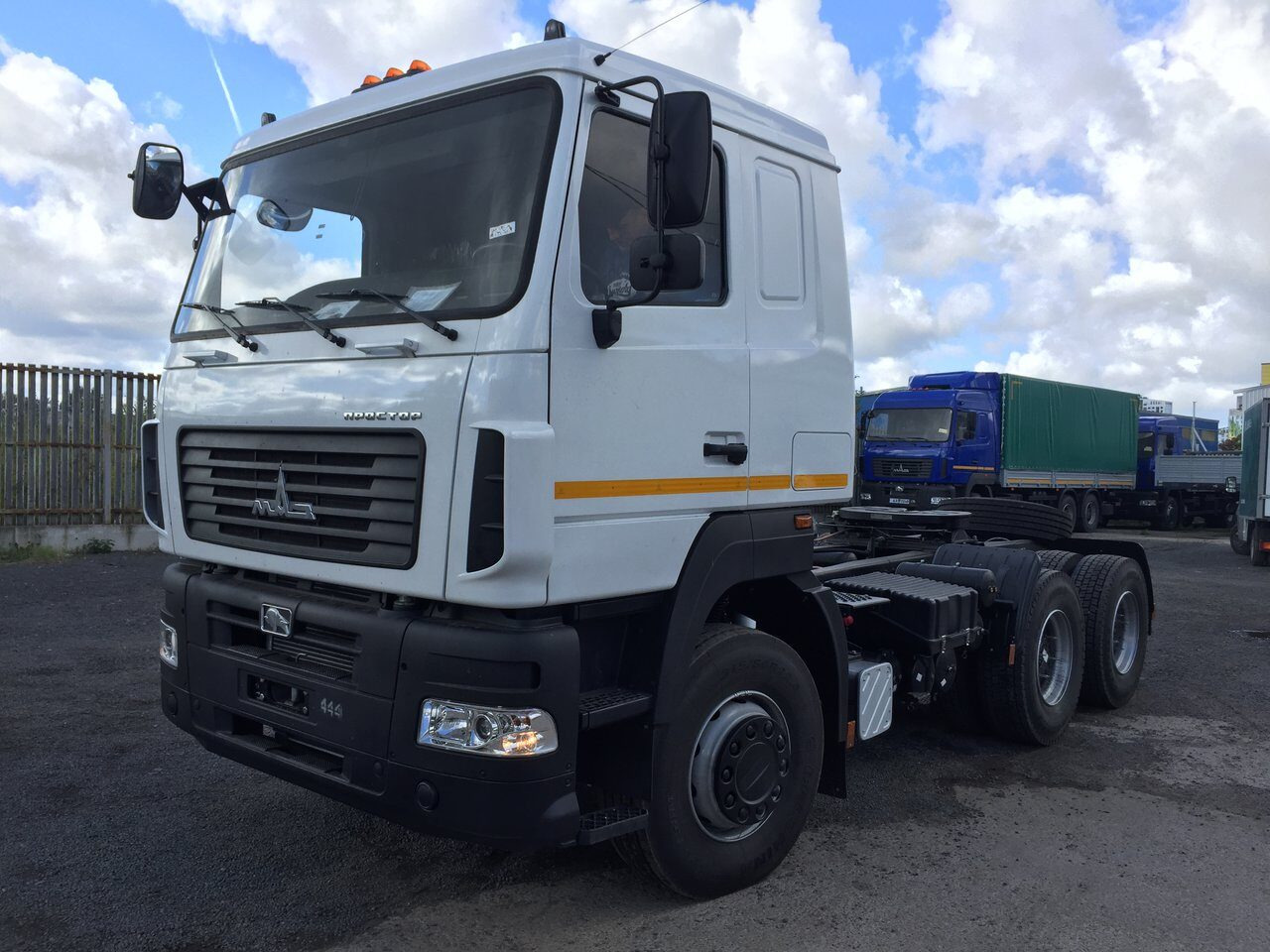 МАЗ-643028-8579-013 с Гидроотбором - Тягач: фото 1 МАЗ-643028-8579-013 с Гидроотбором - Тягач: фото 1