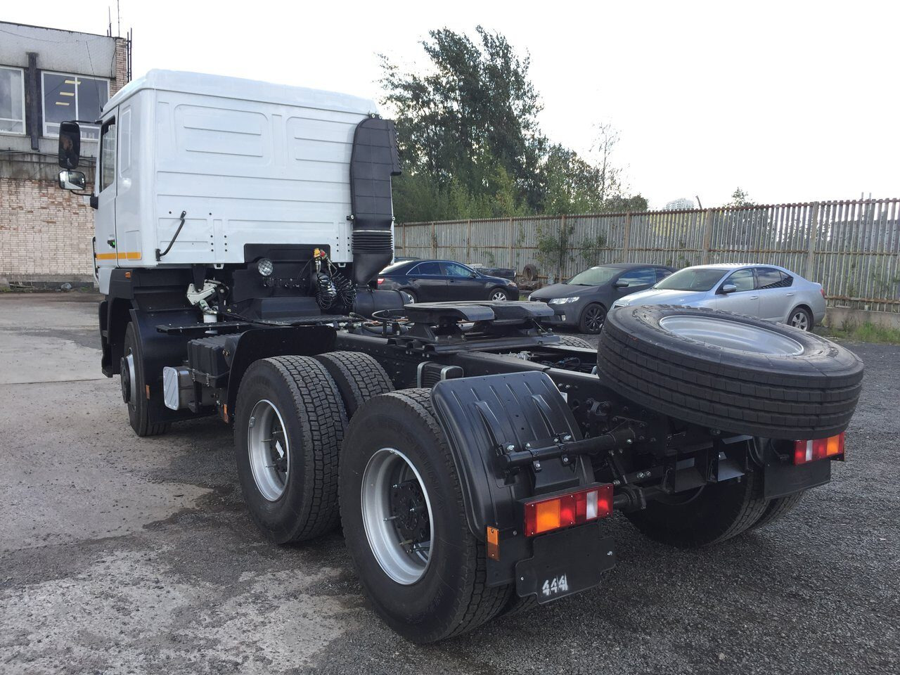 Тягач МАЗ-6430С9-8579-013 с гидроотбором: фото 9