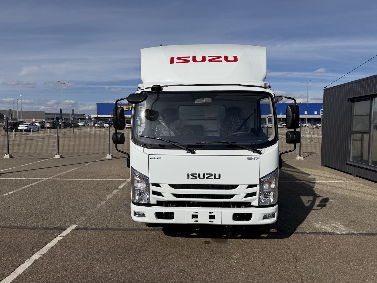 ISUZU Elf ЕМ7 - Изотермический грузовик: фото 2 ISUZU Elf ЕМ7 - Изотермический грузовик: фото 2