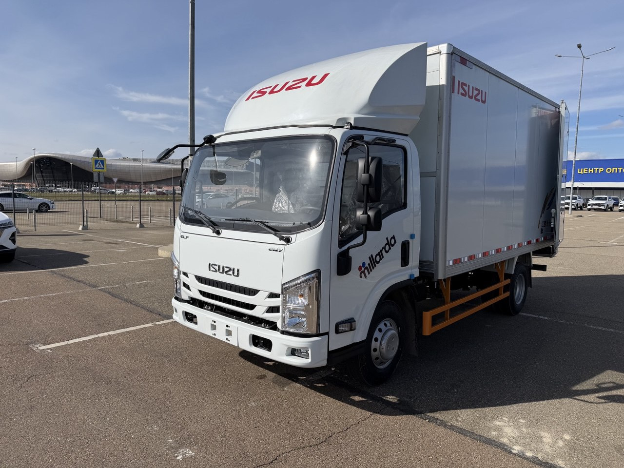 ISUZU Elf ЕМ7 - Изотермический грузовик: фото 1 ISUZU Elf ЕМ7 - Изотермический грузовик: фото 1