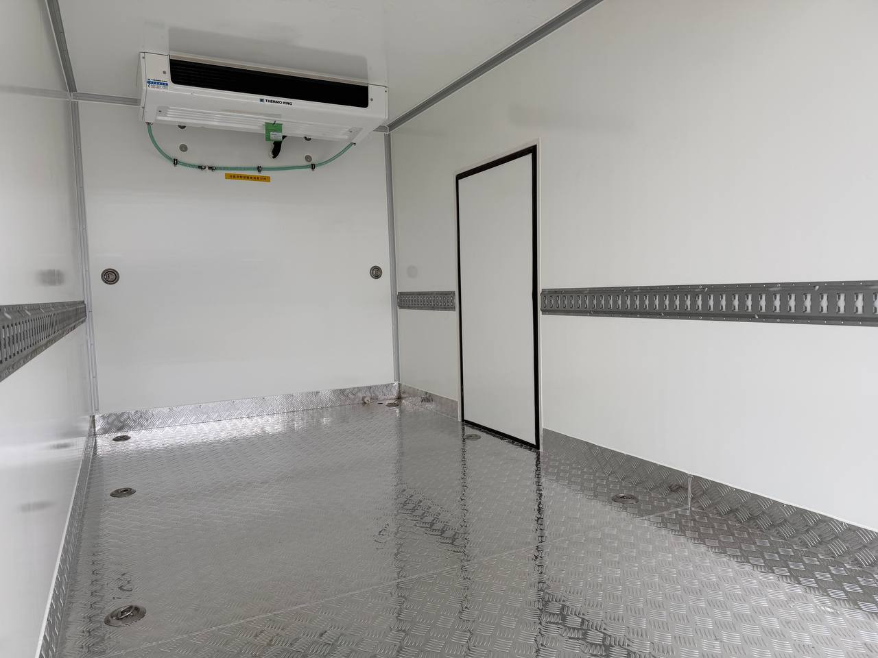 Новый Рефрижератор Для транспортировки пищевых продуктов ISUZU Elf ЕМ7: фото 12