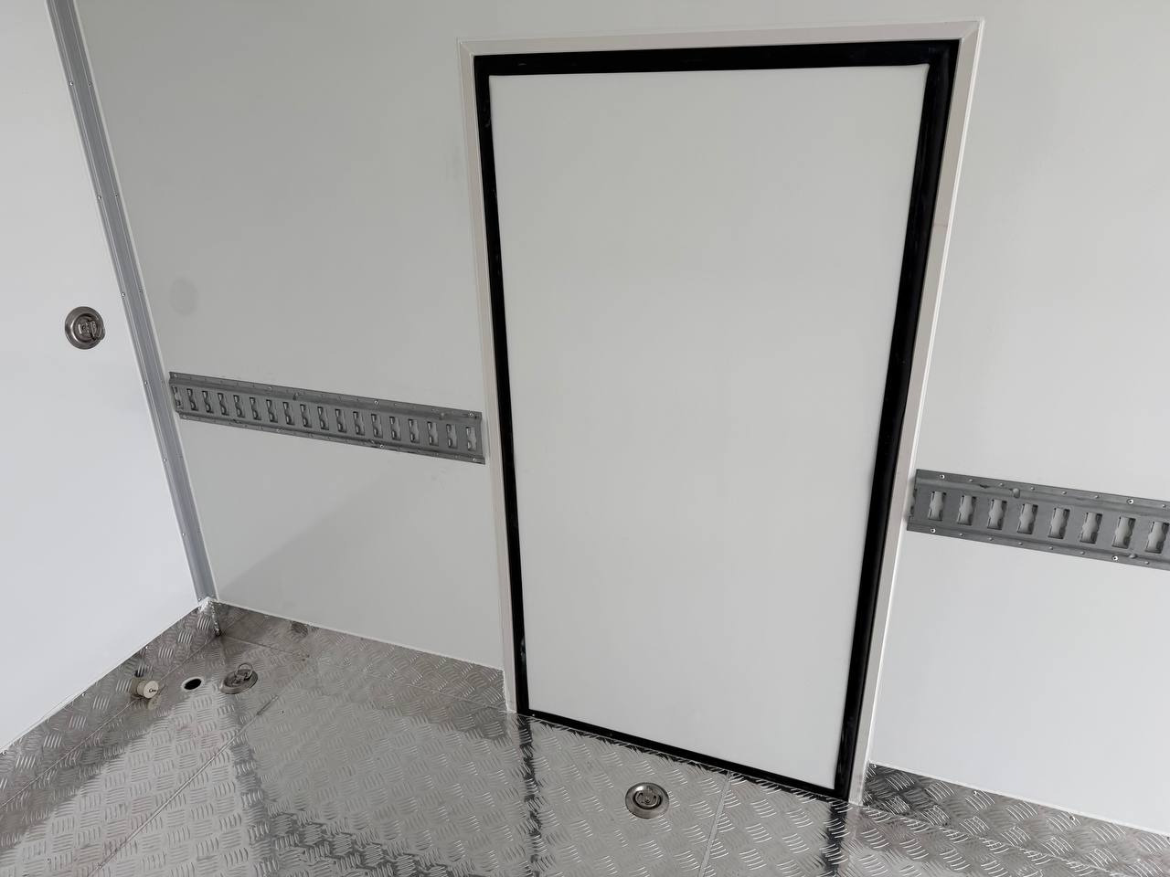 Новый Рефрижератор Для транспортировки пищевых продуктов ISUZU Elf ЕМ7: фото 15