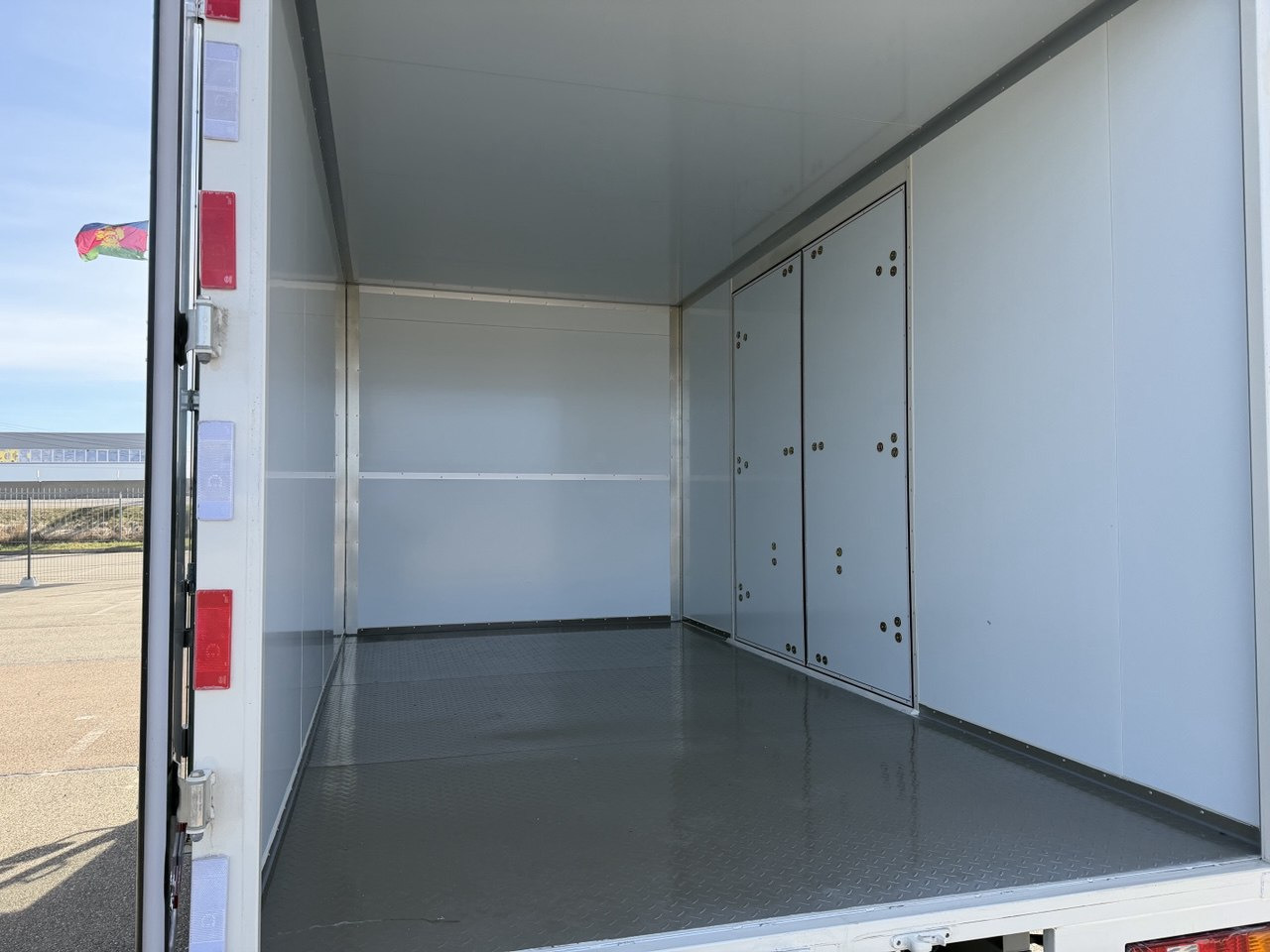 Новый Изотермический грузовик ISUZU Elf ЕМ7: фото 22