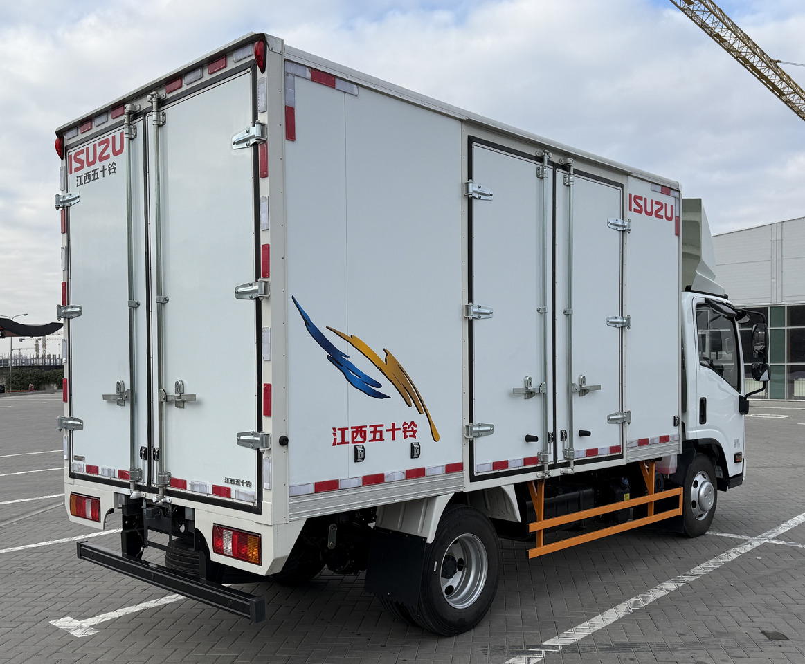 ISUZU ELF EC7 - Изотермический грузовик: фото 5 ISUZU ELF EC7 - Изотермический грузовик: фото 5