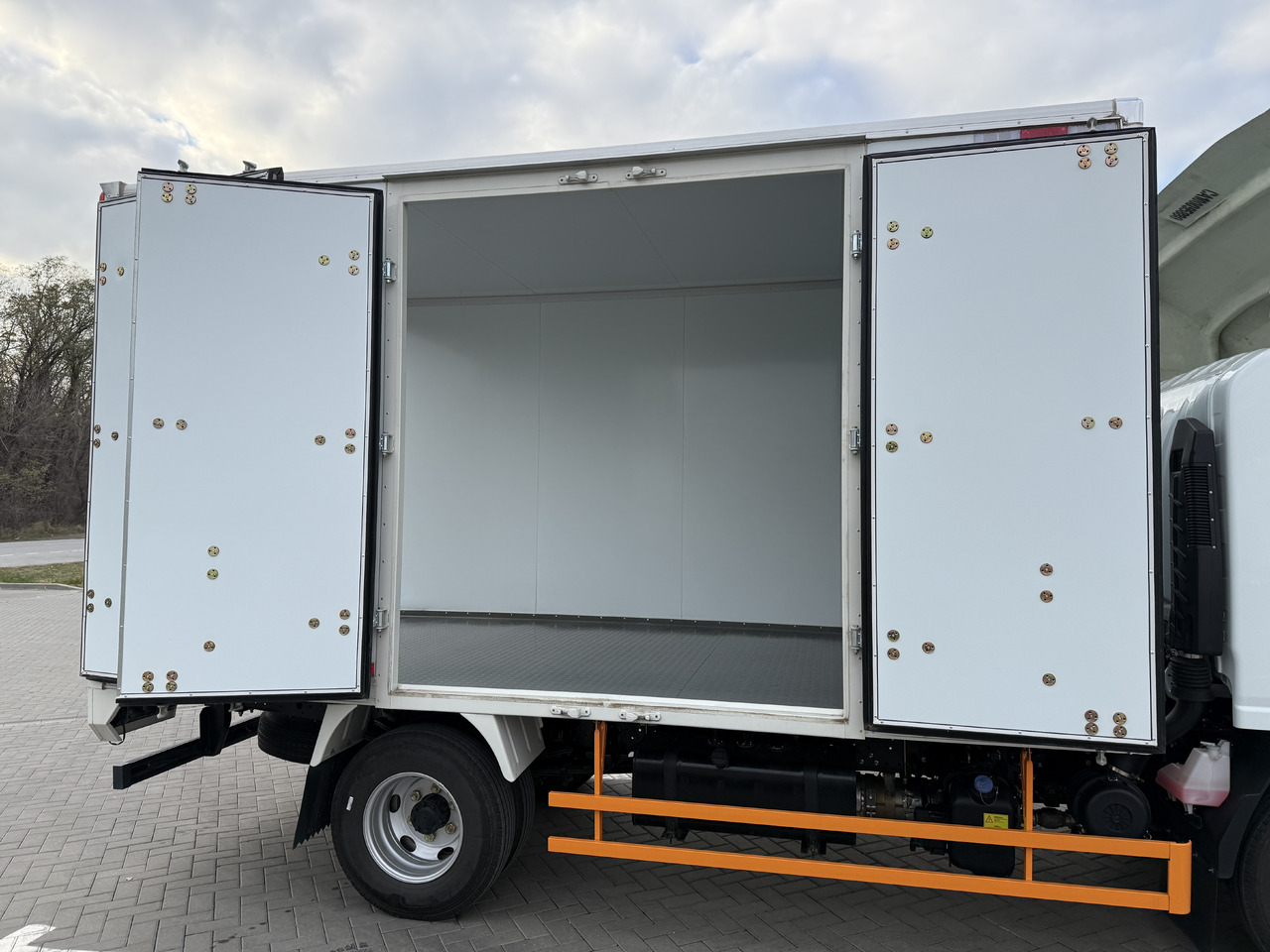 Новый Изотермический грузовик Для транспортировки пищевых продуктов ISUZU ELF: фото 11