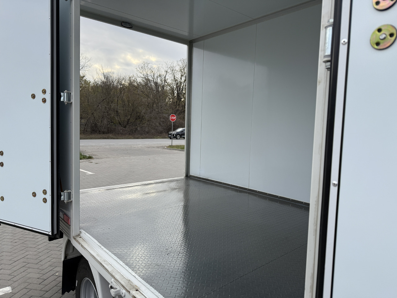 Новый Изотермический грузовик Для транспортировки пищевых продуктов ISUZU ELF: фото 13