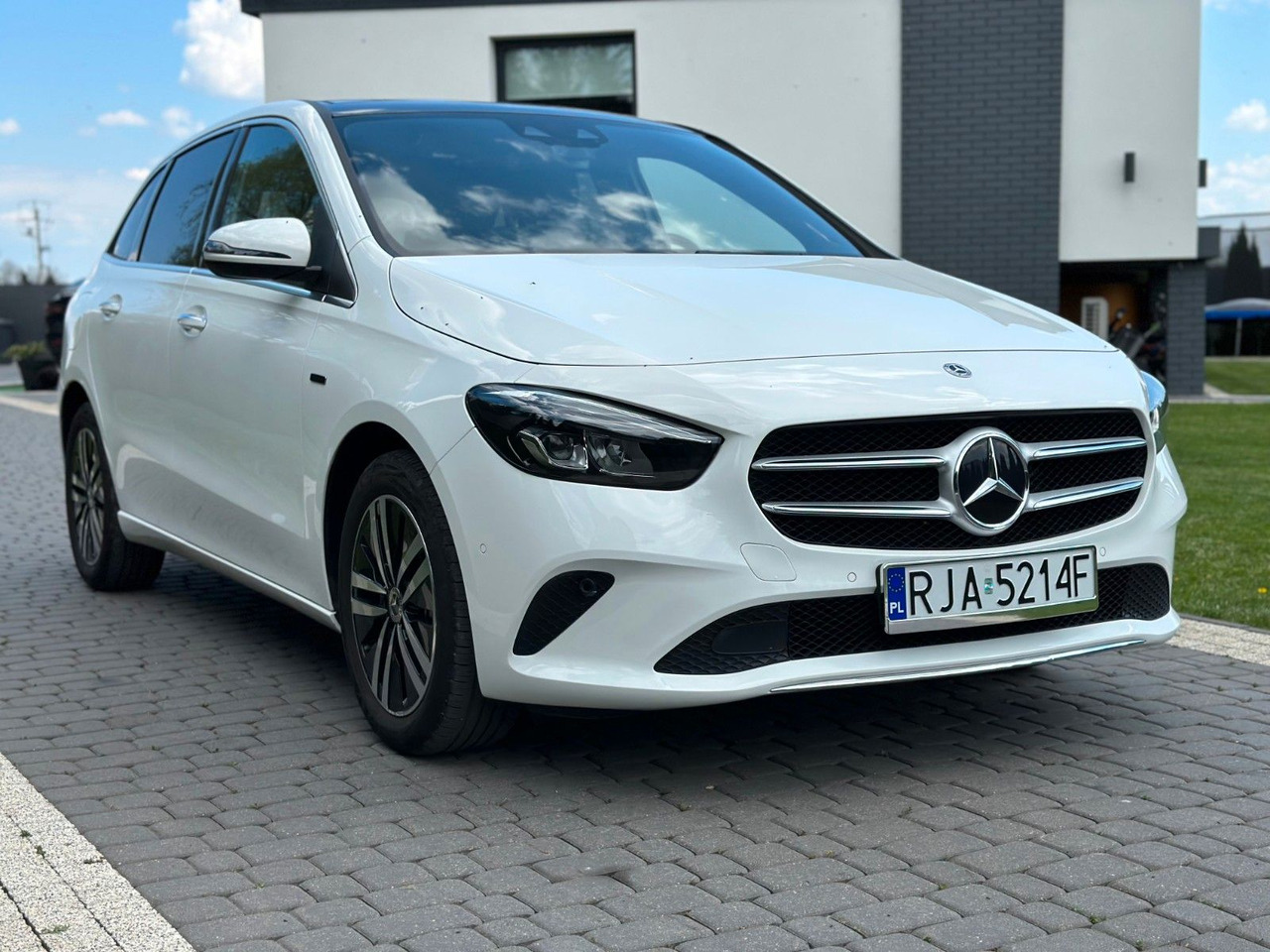 Mercedes-Benz B 250e - Легковой автомобиль: фото 1 Mercedes-Benz B 250e - Легковой автомобиль: фото 1