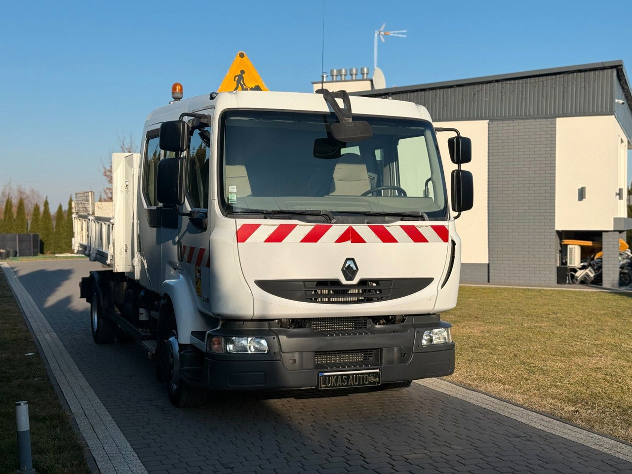 Renault MIDLUM 220 12 T TIPPER 6 SEATS TOOL BOX - Самосвал: фото 4 Renault MIDLUM 220 12 T TIPPER 6 SEATS TOOL BOX - Самосвал: фото 4