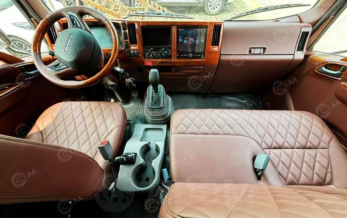 Новый Полуинтегрированный автодом Isuzu Elf: фото 6