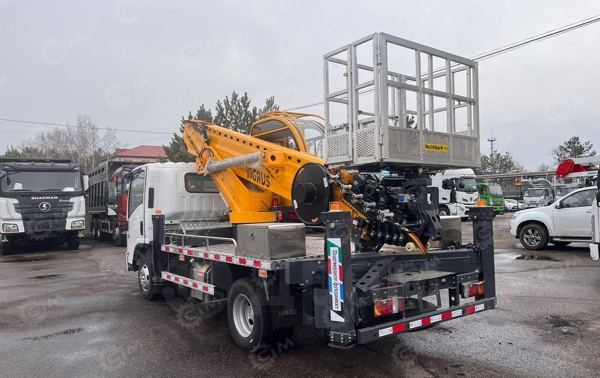 Isuzu Elf - Грузовик с подъемником: фото 3 Isuzu Elf - Грузовик с подъемником: фото 3