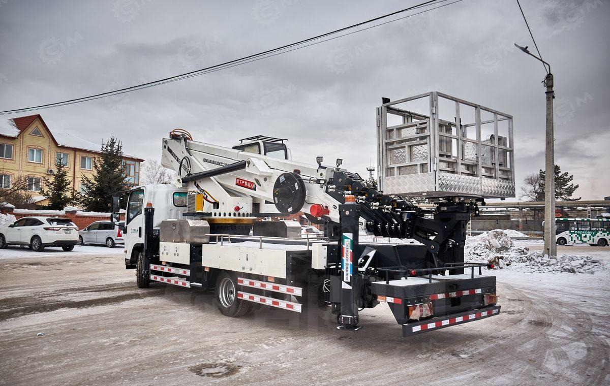 Isuzu Elf - Грузовик с подъемником: фото 5 Isuzu Elf - Грузовик с подъемником: фото 5