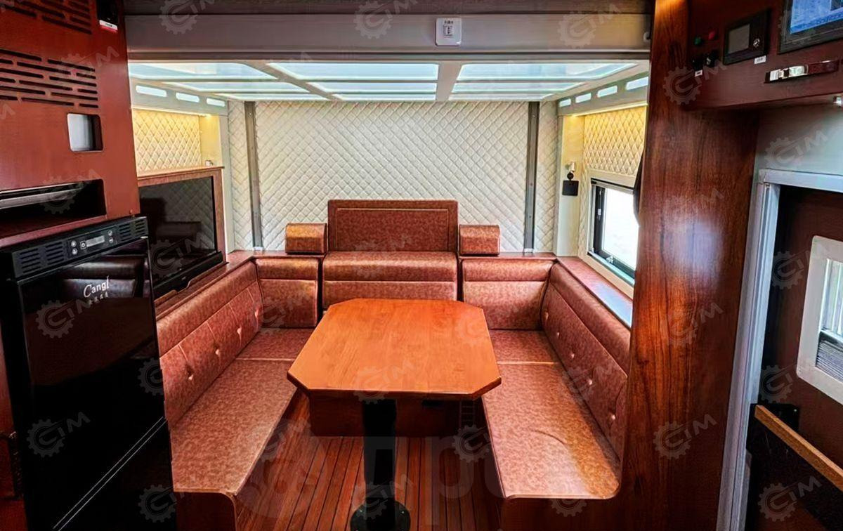 Новый Полуинтегрированный автодом Isuzu Elf: фото 7