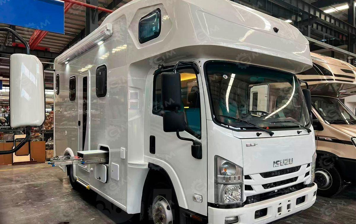 Isuzu Elf - Альковный автодом: фото 1 Isuzu Elf - Альковный автодом: фото 1