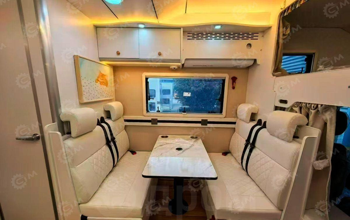 Isuzu Elf - Альковный автодом: фото 2 Isuzu Elf - Альковный автодом: фото 2