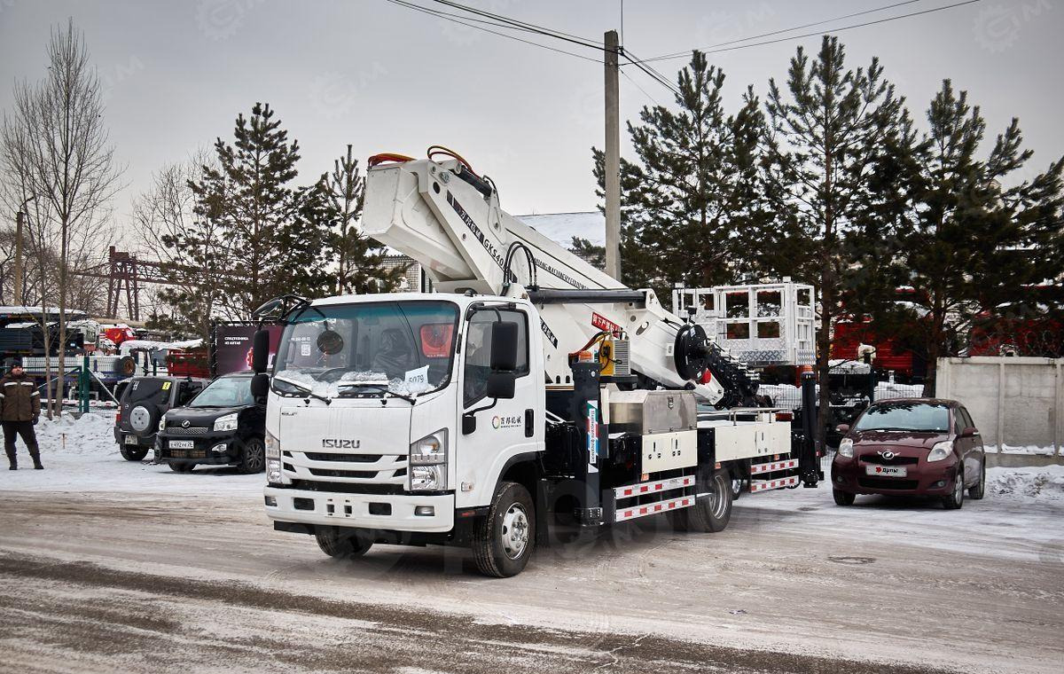 Isuzu Elf - Грузовик с подъемником: фото 4 Isuzu Elf - Грузовик с подъемником: фото 4