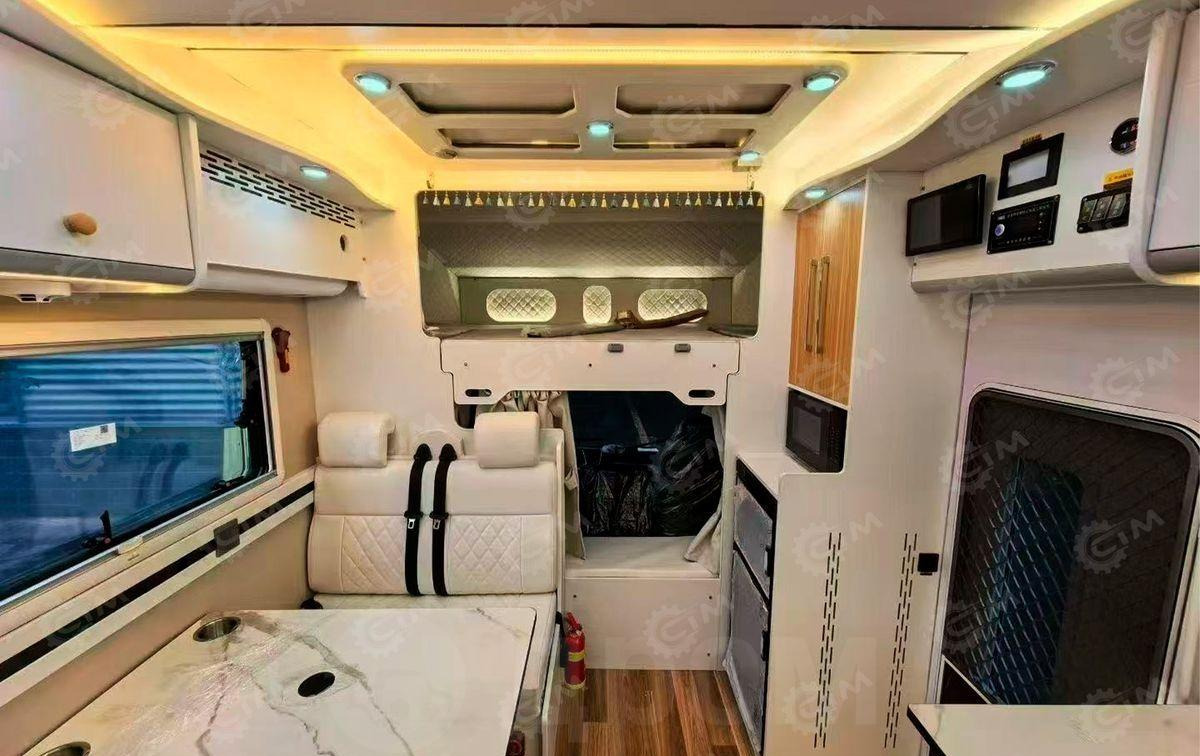 Isuzu Elf - Альковный автодом: фото 3 Isuzu Elf - Альковный автодом: фото 3