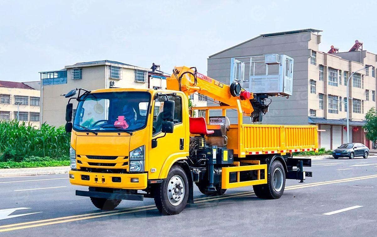 Isuzu Elf - Автоманипулятор: фото 1 Isuzu Elf - Автоманипулятор: фото 1