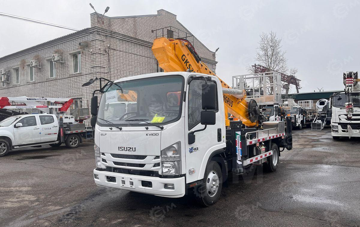 Isuzu Elf - Грузовик с подъемником: фото 1 Isuzu Elf - Грузовик с подъемником: фото 1