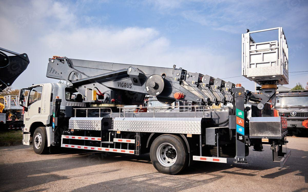 Isuzu Giga - Грузовик с подъемником: фото 1 Isuzu Giga - Грузовик с подъемником: фото 1