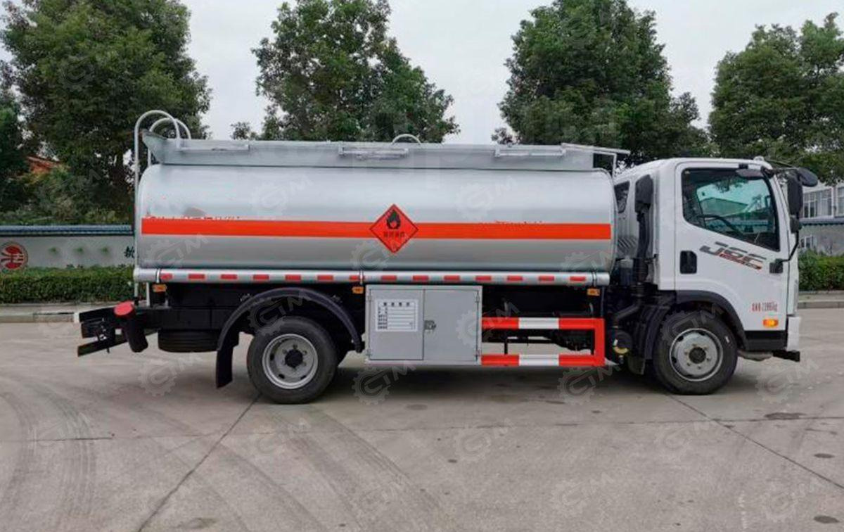 Isuzu Giga - Грузовик с цистерной: фото 1 Isuzu Giga - Грузовик с цистерной: фото 1