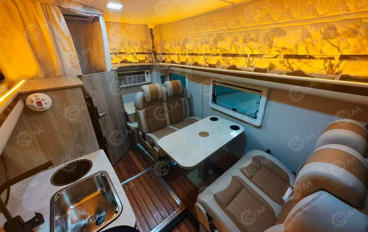 Isuzu NPS - Альковный автодом: фото 2 Isuzu NPS - Альковный автодом: фото 2