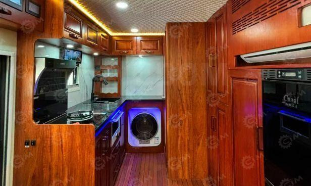 Новый Дом на колесах Isuzu Elf: фото 6