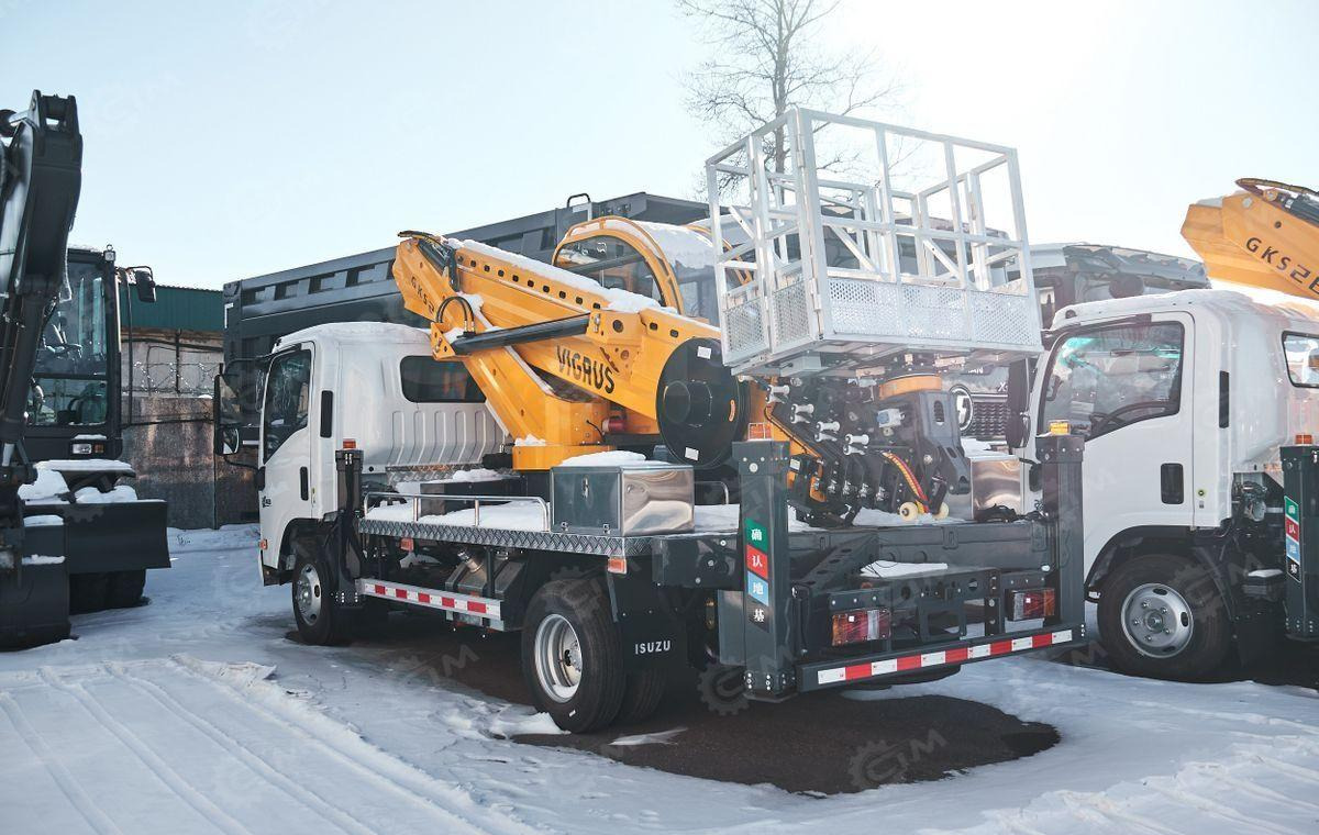 Новый Грузовик с подъемником Isuzu Elf: фото 7