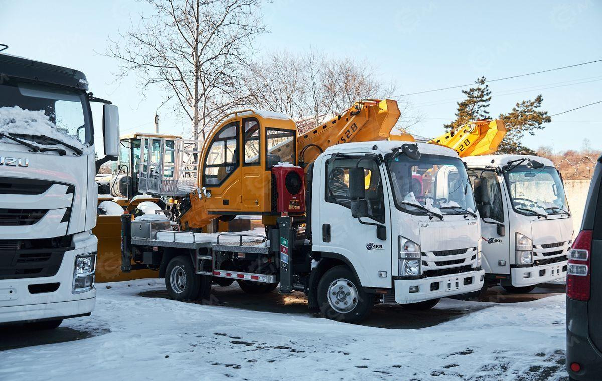 Новый Грузовик с подъемником Isuzu Elf: фото 6