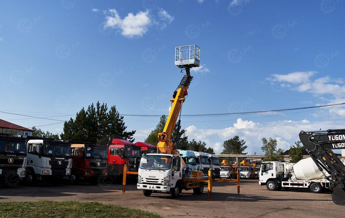 Новый Грузовик с подъемником Isuzu Elf: фото 11