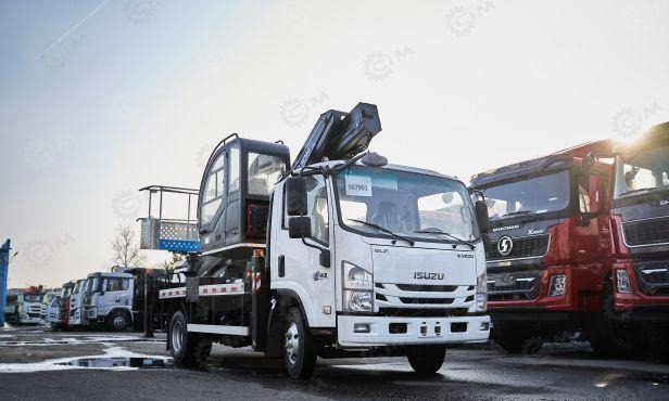 Isuzu Elf - Грузовик с подъемником: фото 1 Isuzu Elf - Грузовик с подъемником: фото 1