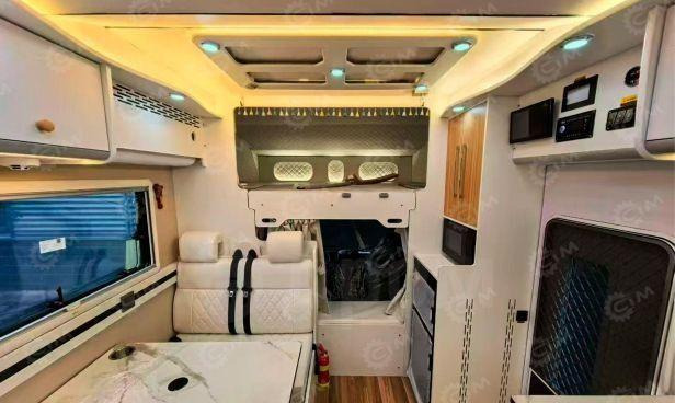 Isuzu Elf - Альковный автодом: фото 2 Isuzu Elf - Альковный автодом: фото 2