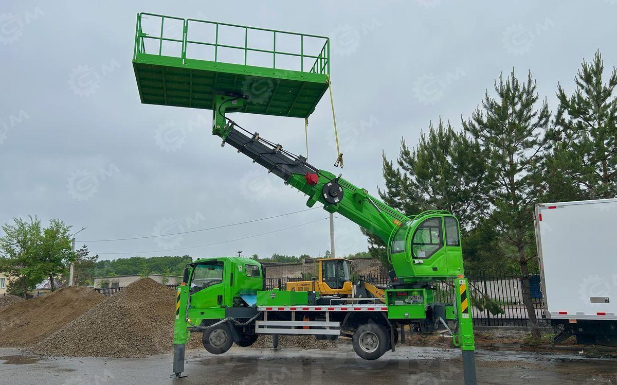 Isuzu Elf - Грузовик с подъемником: фото 3 Isuzu Elf - Грузовик с подъемником: фото 3