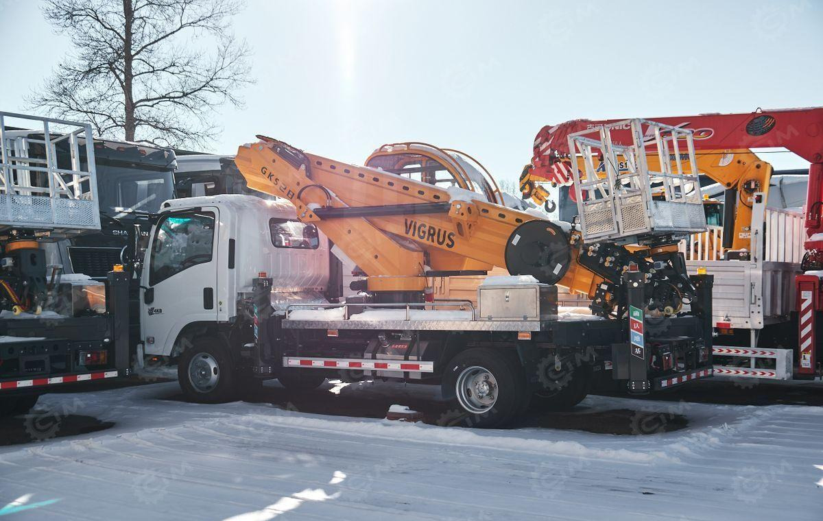 Новый Грузовик с подъемником Isuzu Elf: фото 10