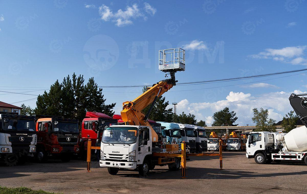 Isuzu Elf - Грузовик с подъемником: фото 1 Isuzu Elf - Грузовик с подъемником: фото 1