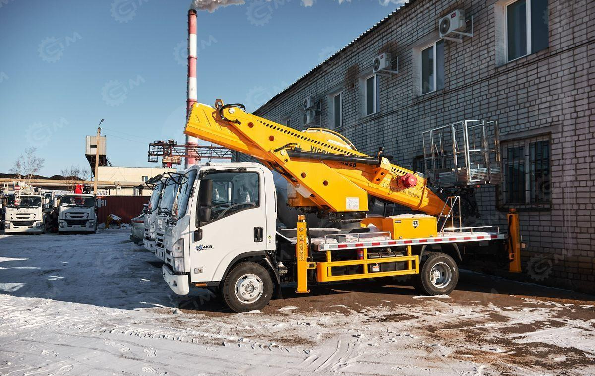 Isuzu Elf - Грузовик с подъемником: фото 4 Isuzu Elf - Грузовик с подъемником: фото 4