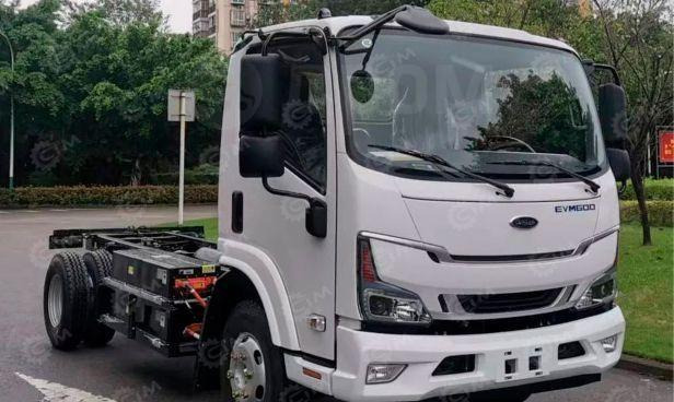 Isuzu Elf - Бортовой грузовик/ Платформа, Электрогрузовик: фото 1 Isuzu Elf - Бортовой грузовик/ Платформа, Электрогрузовик: фото 1