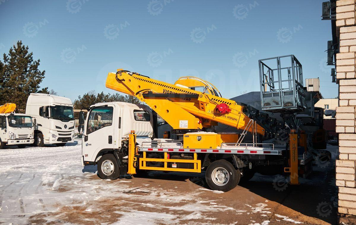Isuzu Elf - Грузовик с подъемником: фото 3 Isuzu Elf - Грузовик с подъемником: фото 3
