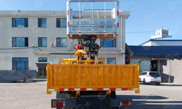 Isuzu Elf - Самосвал, Автоманипулятор: фото 5 Isuzu Elf - Самосвал, Автоманипулятор: фото 5