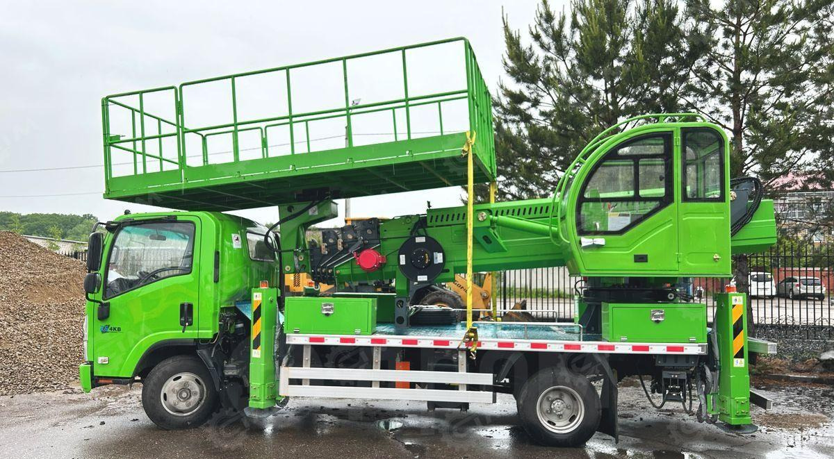 Isuzu Elf - Грузовик с подъемником: фото 5 Isuzu Elf - Грузовик с подъемником: фото 5