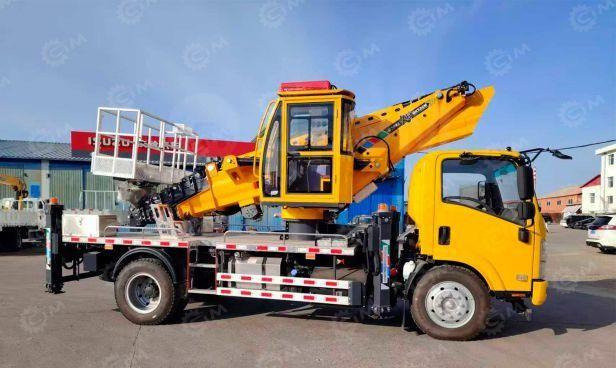 Isuzu Elf - Грузовик с подъемником: фото 3 Isuzu Elf - Грузовик с подъемником: фото 3