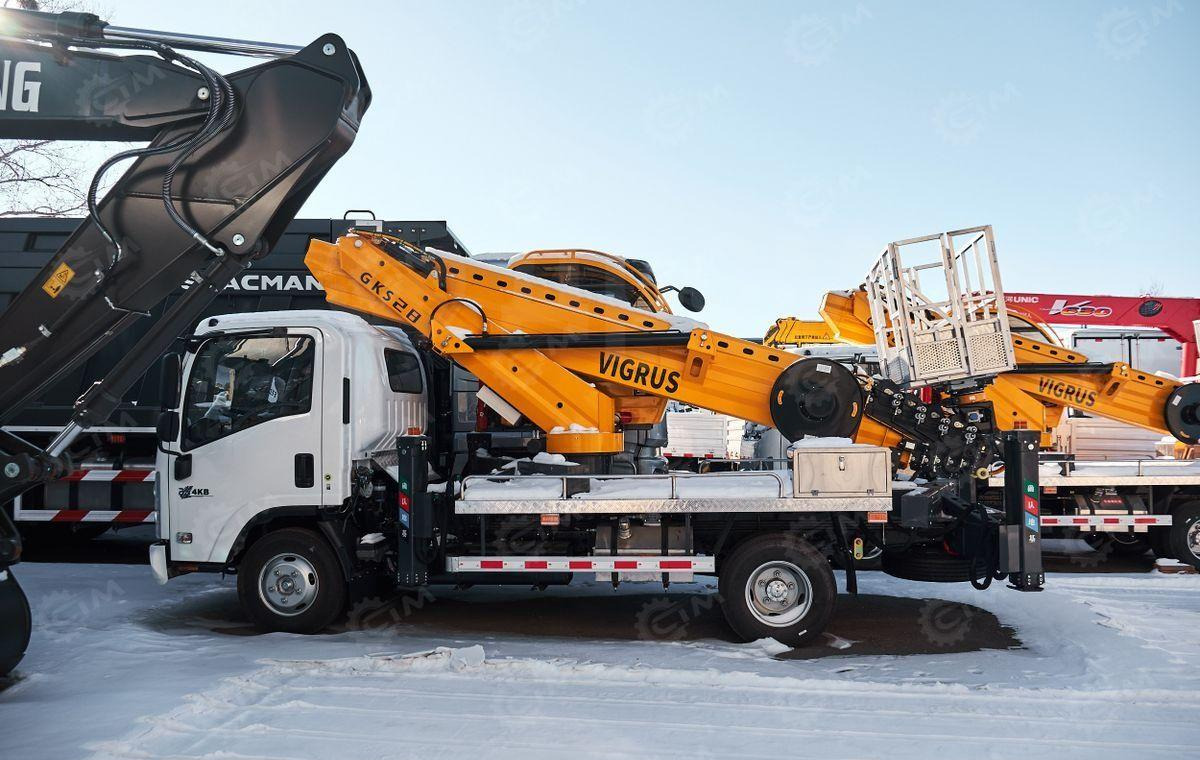 Новый Грузовик с подъемником Isuzu Elf: фото 12