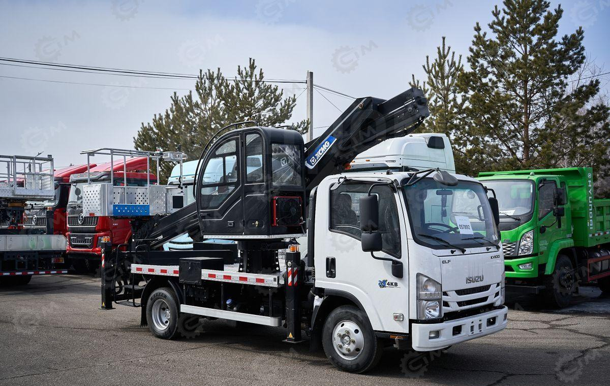 Isuzu Elf - Грузовик с подъемником: фото 3 Isuzu Elf - Грузовик с подъемником: фото 3