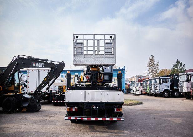 Isuzu Giga - Грузовик с подъемником: фото 5 Isuzu Giga - Грузовик с подъемником: фото 5