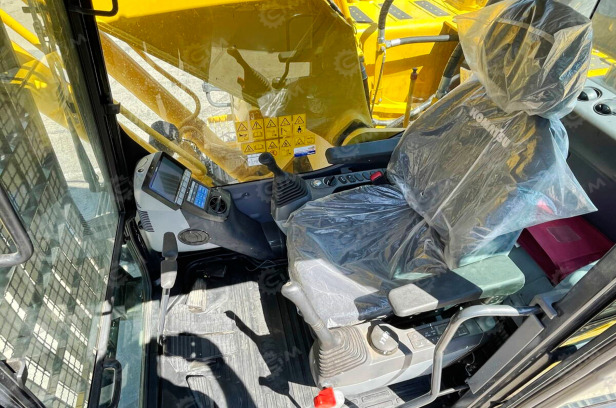 KOMATSU PC210-10MO - Гусеничный экскаватор: фото 2 KOMATSU PC210-10MO - Гусеничный экскаватор: фото 2