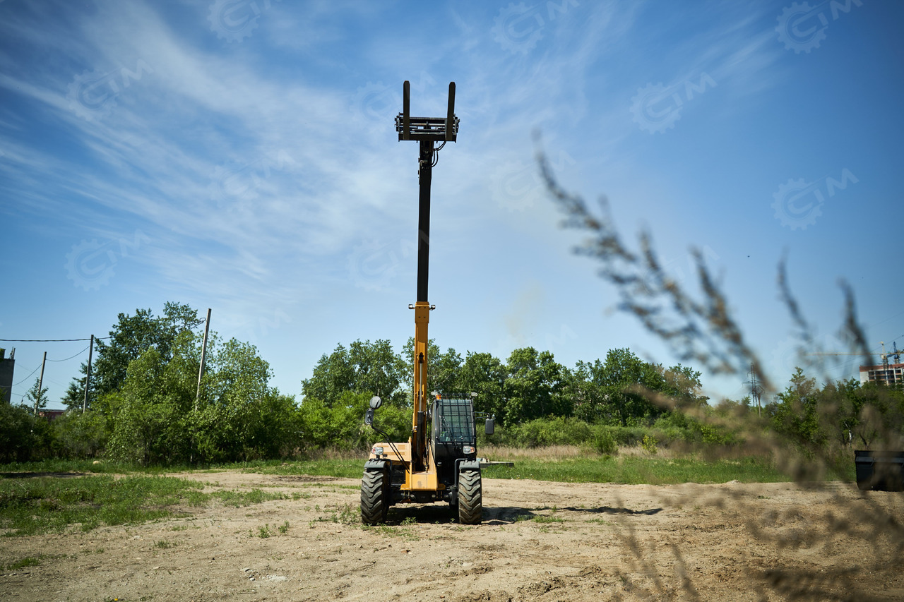 YUGONG TR735 4WD - Телескопический погрузчик: фото 4 YUGONG TR735 4WD - Телескопический погрузчик: фото 4