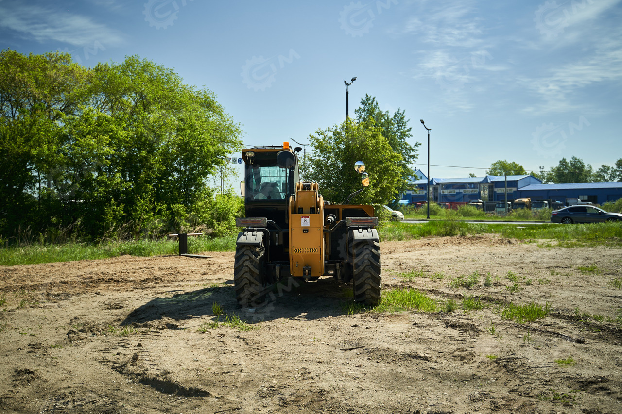 Новый Телескопический погрузчик YUGONG TR735 4WD: фото 32