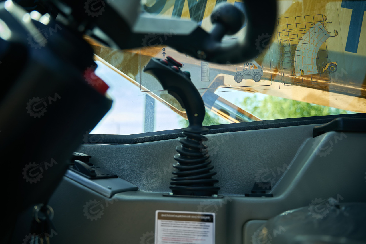 Новый Телескопический погрузчик YUGONG TR735 4WD: фото 12